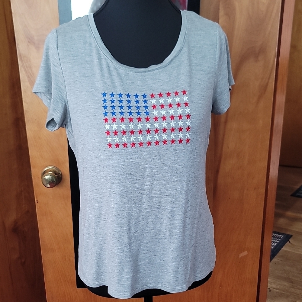 Patriotic Gray Women's Tee with Star Design